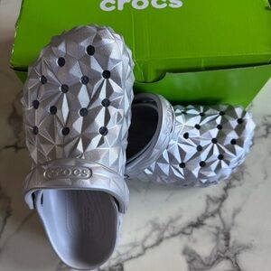 CROCS Classic Geometric Metalic Clogs
